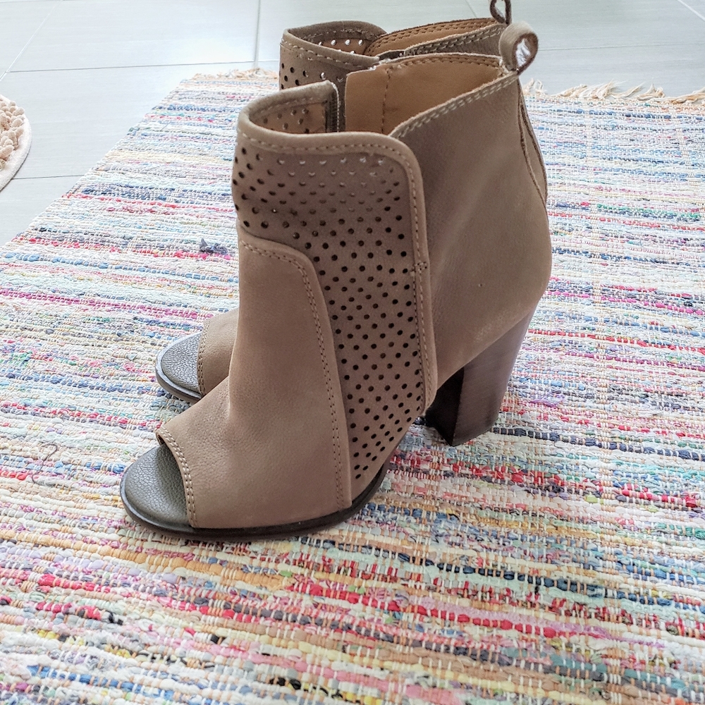 Lucky Brand Wedges - Picture 4 of 13